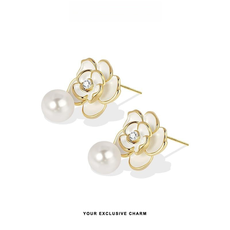 #AB044 Camellia Pearl Earring