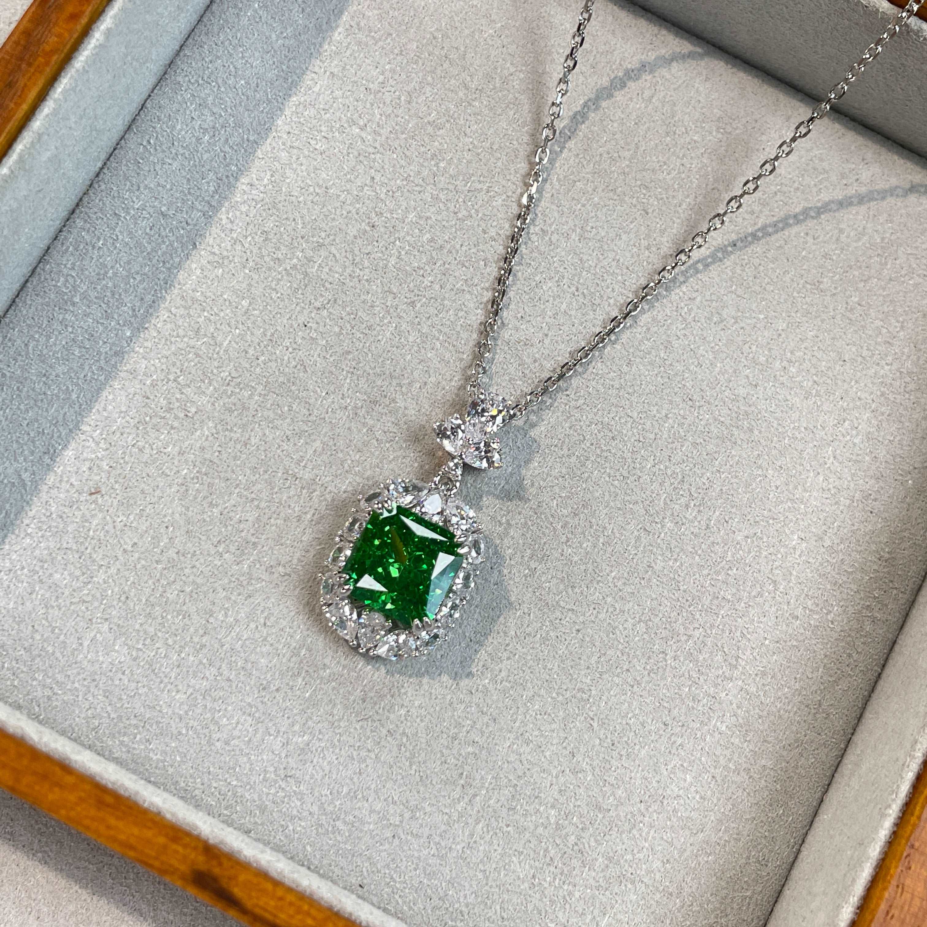 【#112】Cultured Diamond Emerald 10*10mm 5 Carat Necklace