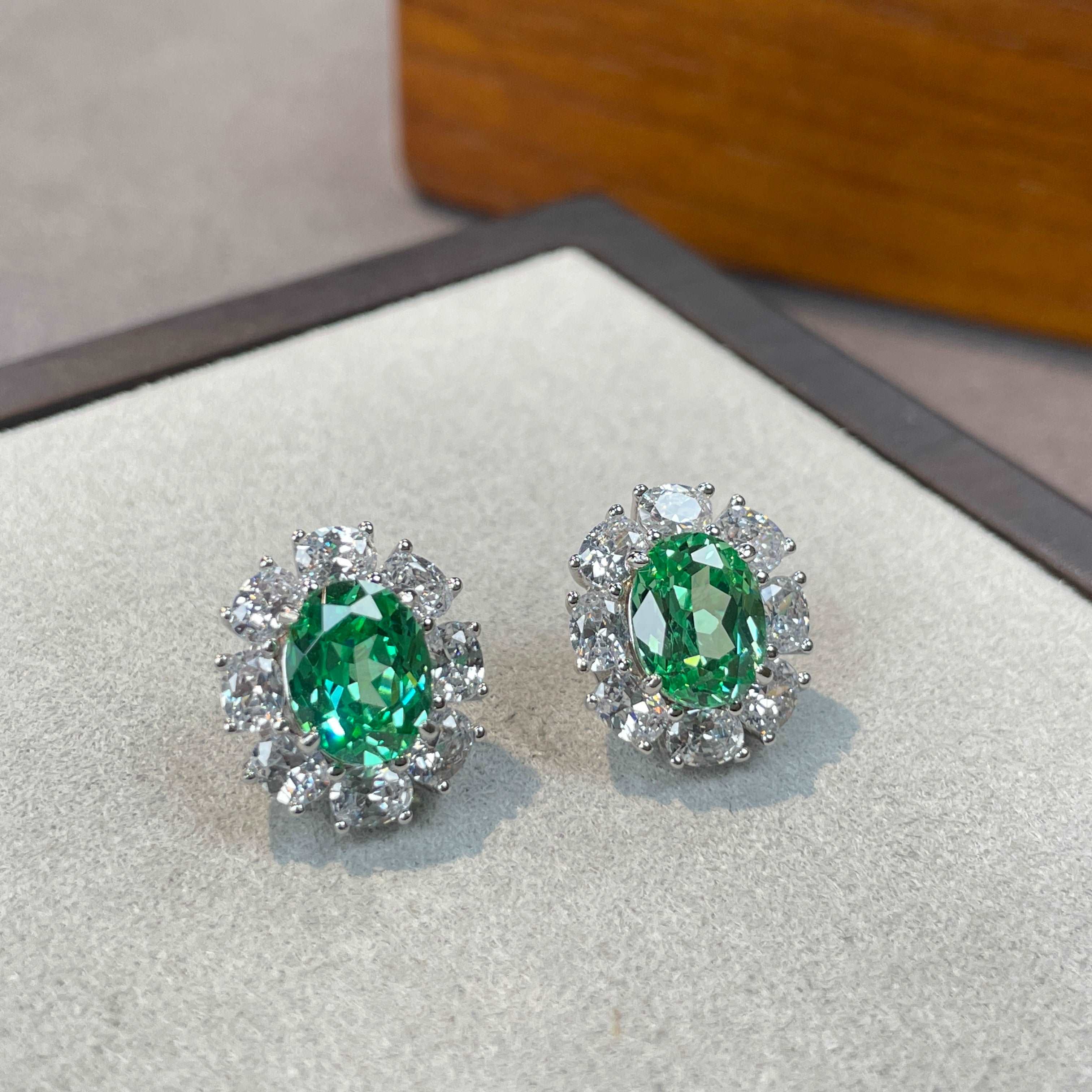 【#121】Cultured High Carbon Diamond Emerald Paraiba Green 2 Carat Stud Earrings