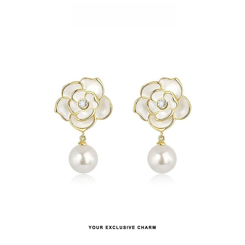 #AB044 Camellia Pearl Earring